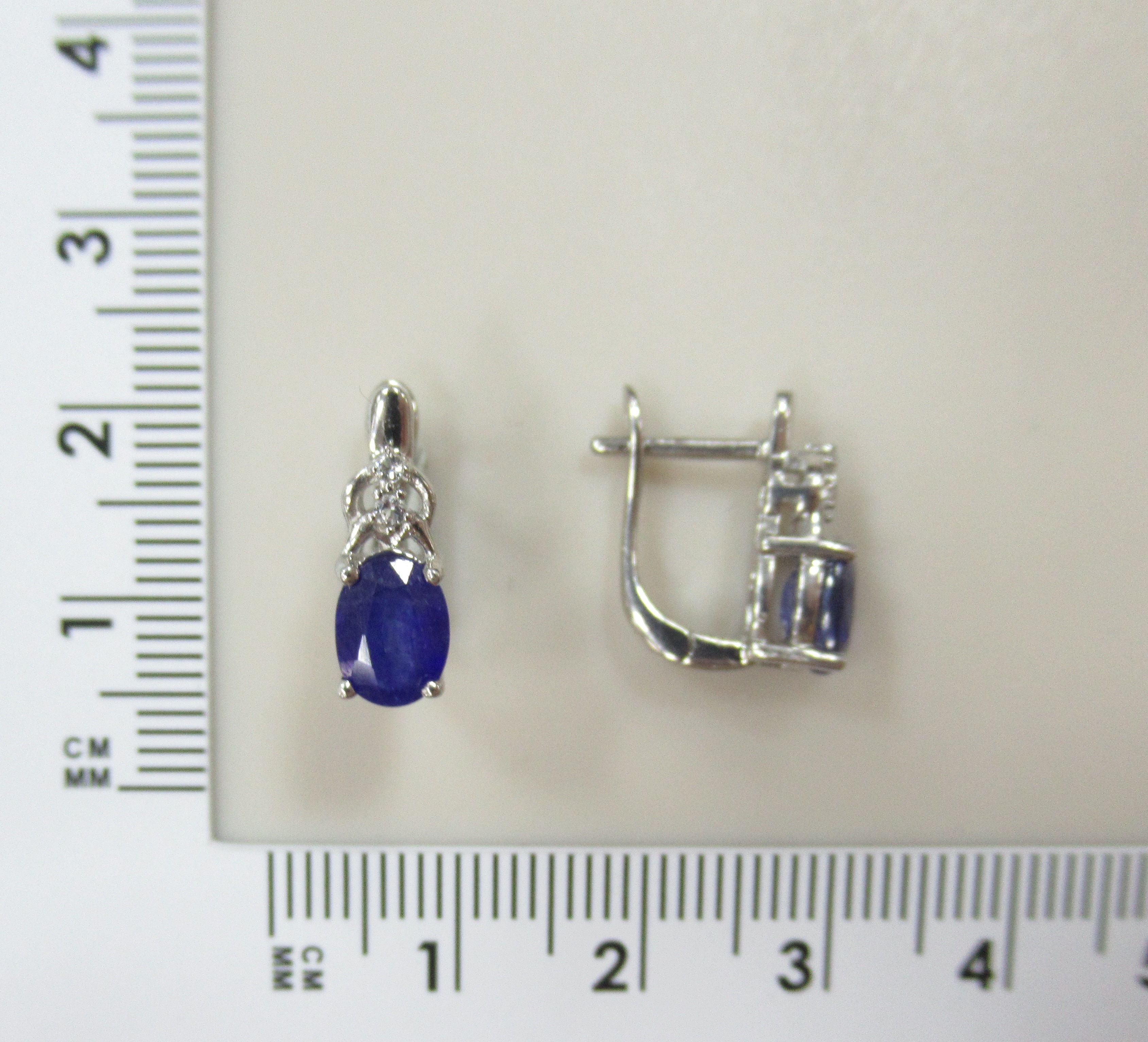 Серебряные серьги с сапфирами